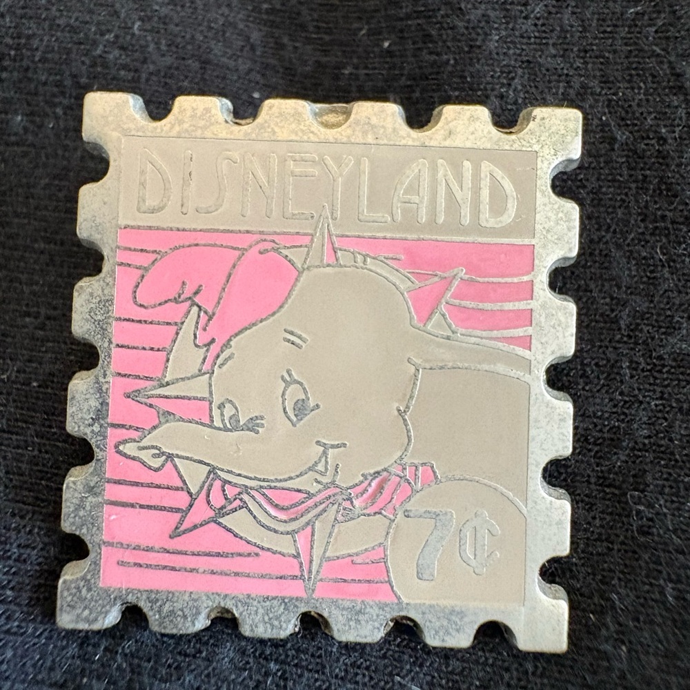 Disney Trading Pin - Disneyland Resort Hotel Dumbo Stamp Pin